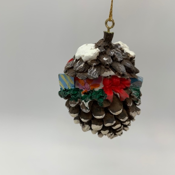 Vintage Rustic Ceramic Snowy Pinecone Birds & Presents Christmas Ornament - Picture 5 of 12